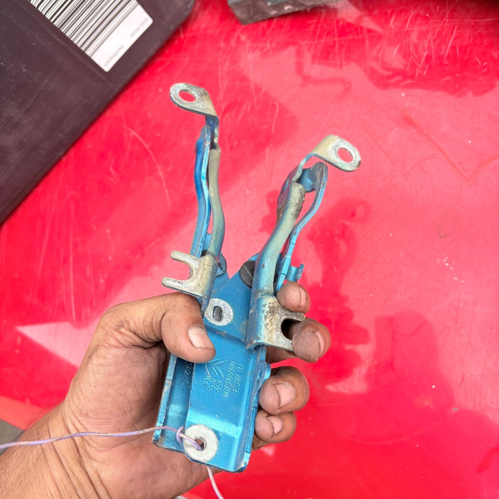 2007-2013 CITROEN C3 PICASSO BONNET HINGES (PAIR) IN BLUE 9681470380