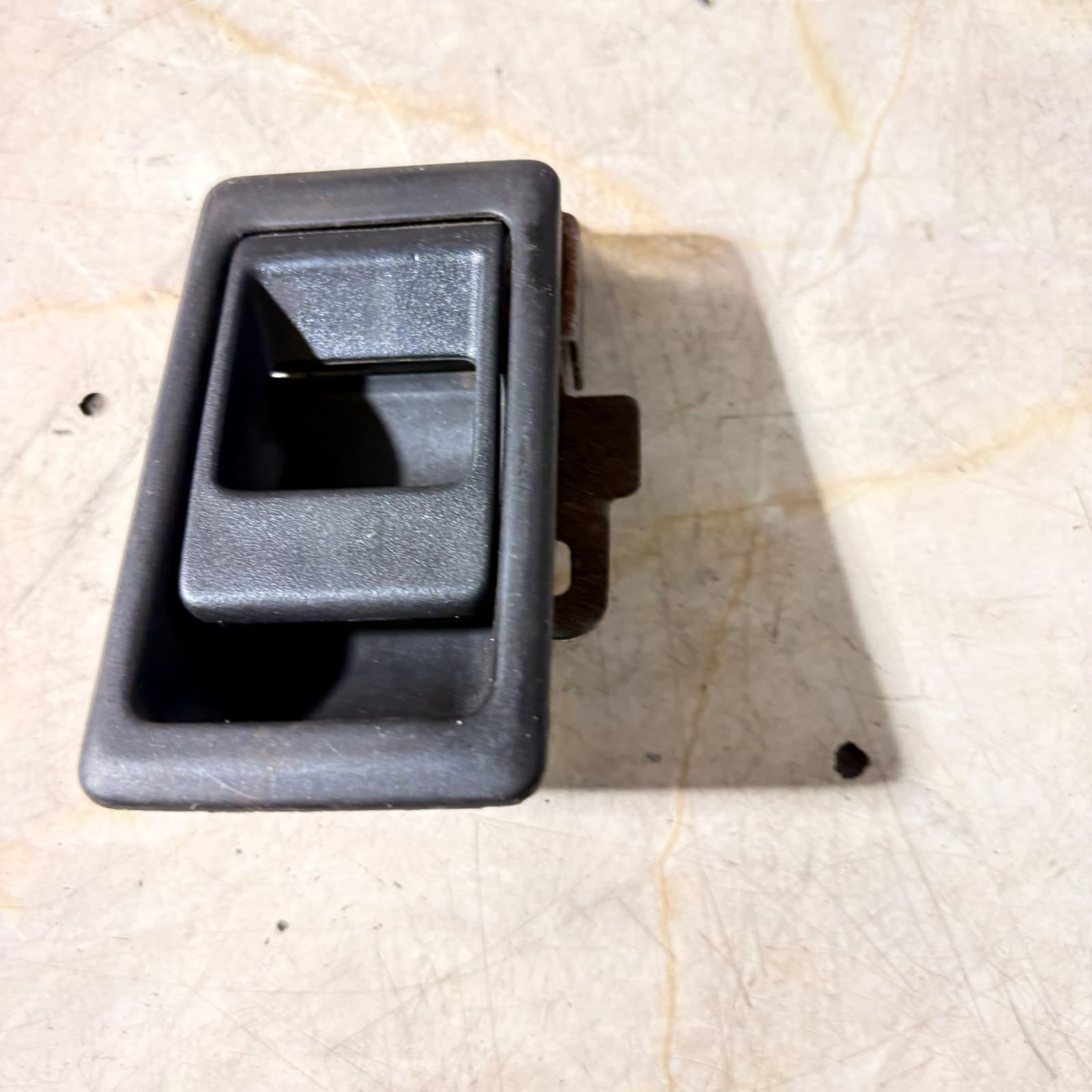 Freelander Interior Driver Front Door Release catchhandle Surround Defender 2005