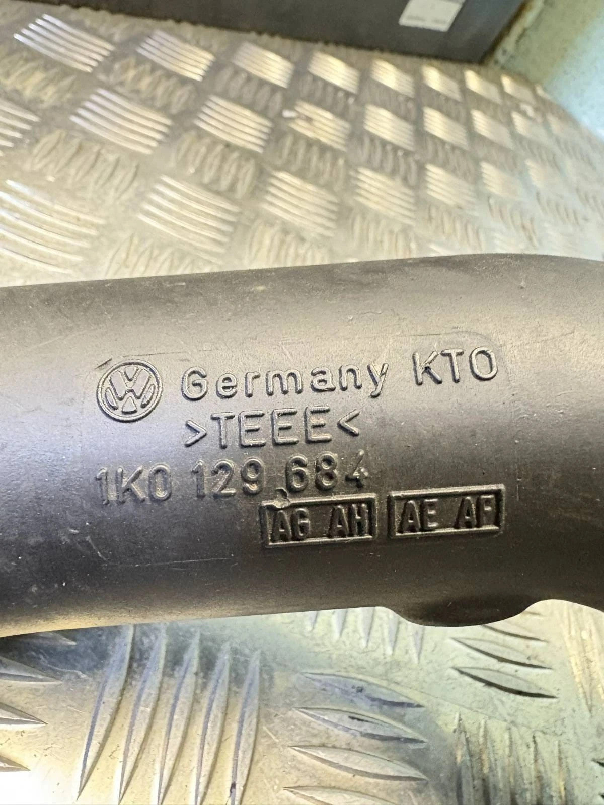 1K0129684AE Air Intake Hose VW Golf V 04-09 Golf VI 08-12 Audi A3 07-13