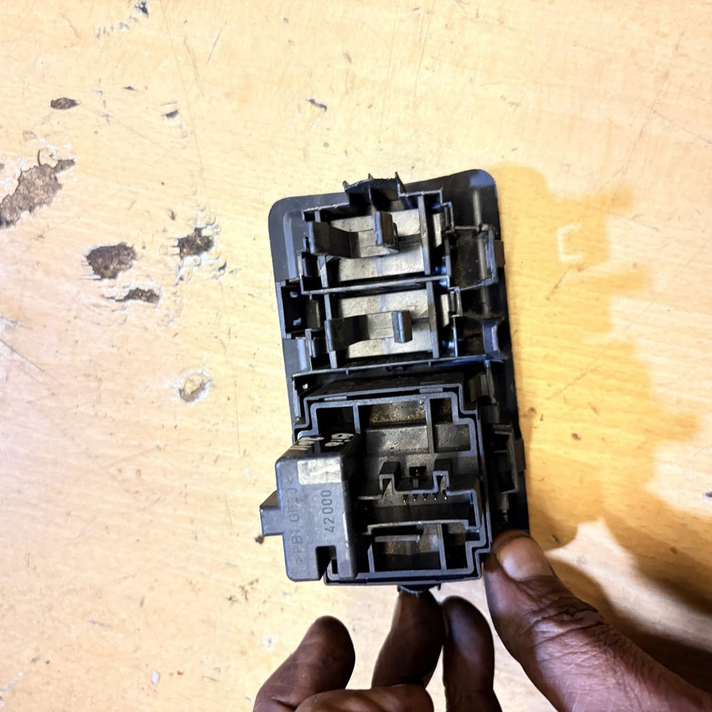 Renault Clio Mk3 2005-12 Headlight Level Dimmer Switch 8200407756 8200407757