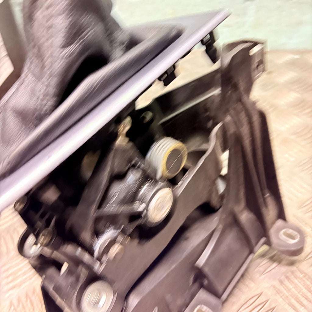 FORD FOCUS GEAR SELECTOR 6 SPEED MANUAL BV6R7C453DKC 2013 Mk3