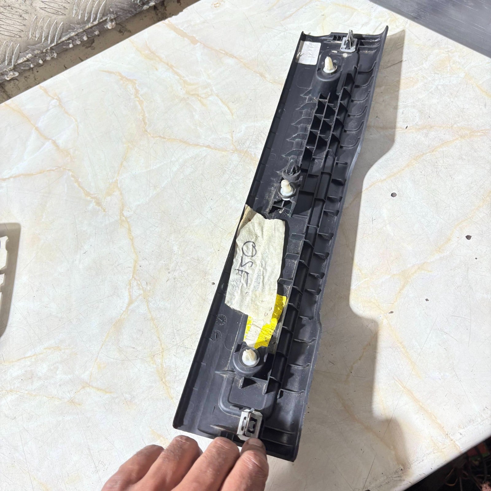 2011-2018 Range Rover Evoque L538 Front Right Driver Side Door Step Trim A061823