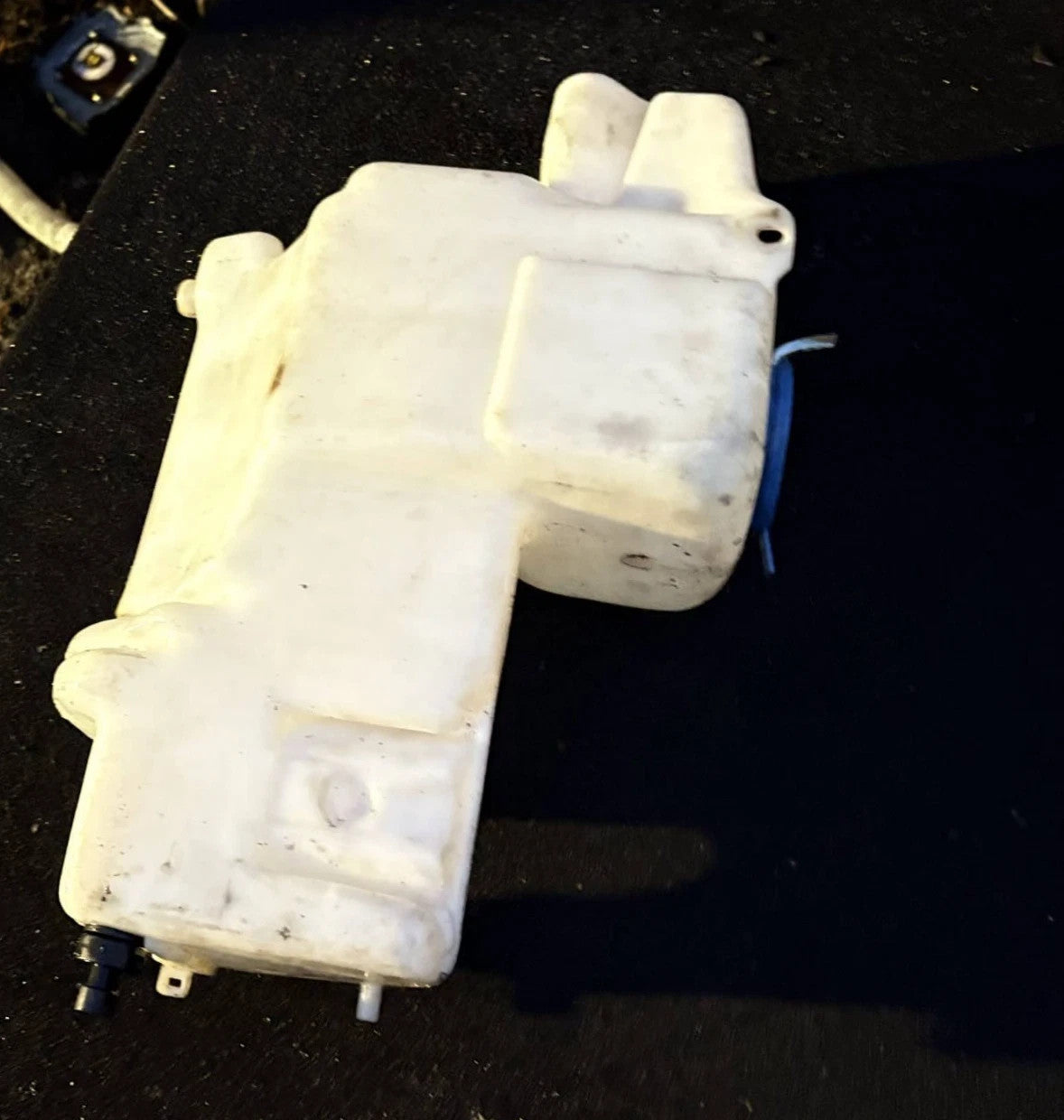 Mercedes Vito Viano Windscreen Washer Bottle 6388691220 (14)