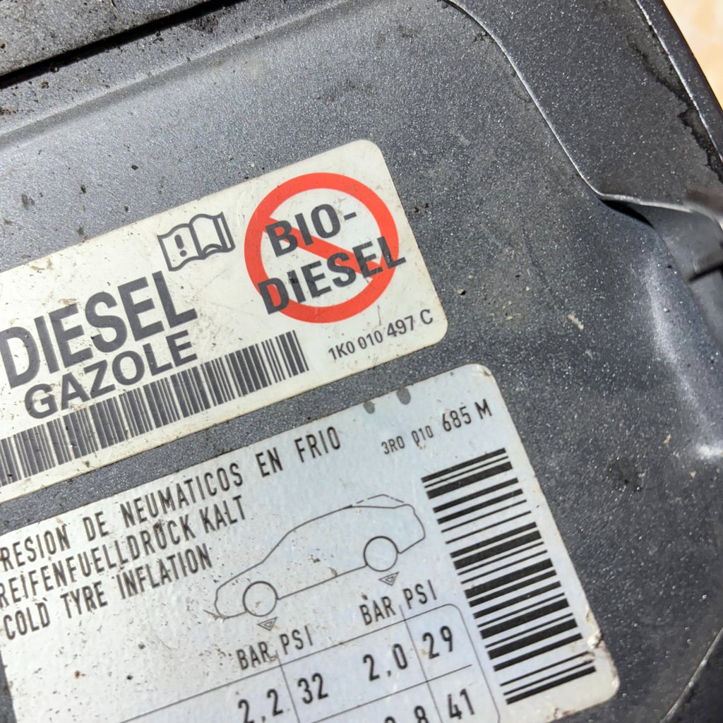 SEAT EXEO 2008-2013 FUEL FLAP COVER 3R0010685M