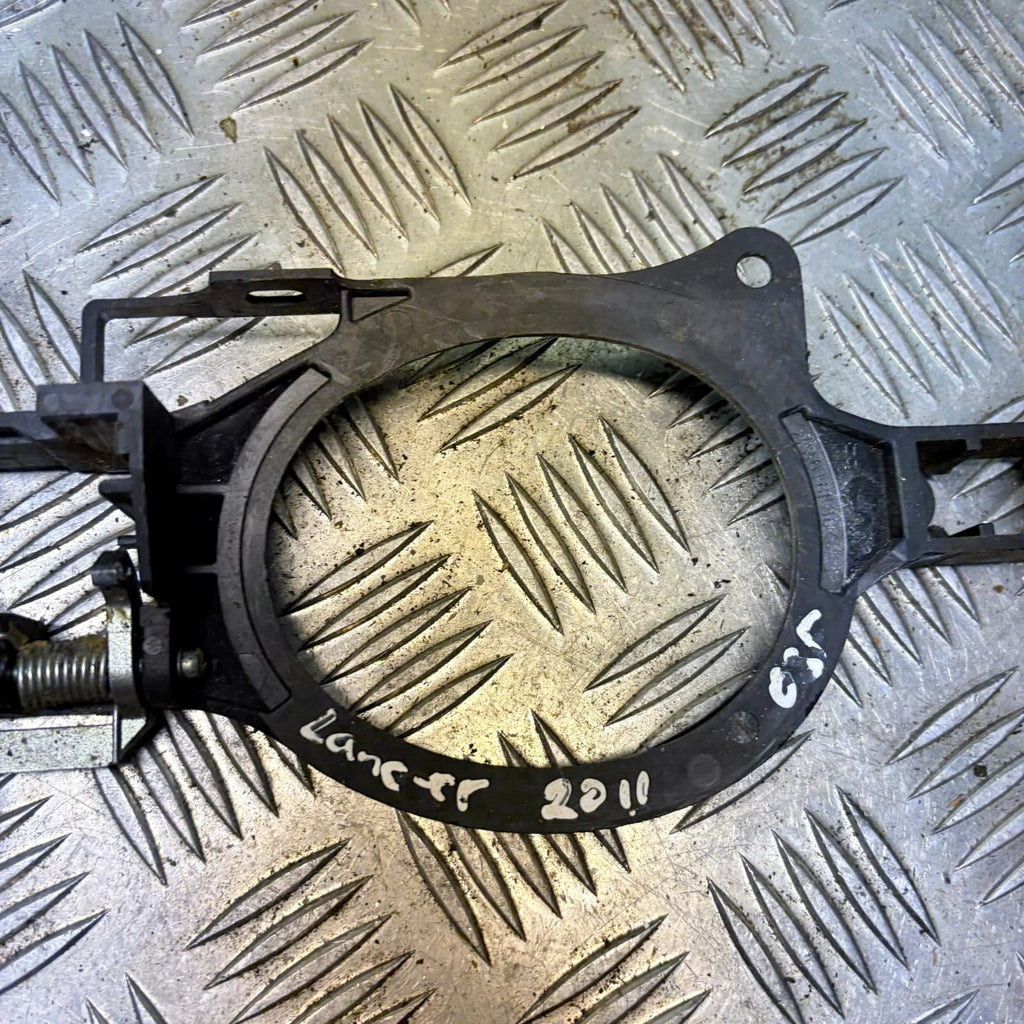 Mitsubishi Outlander NSRExternalDoorHandleSupportBracketAssembly 2011-2257828233