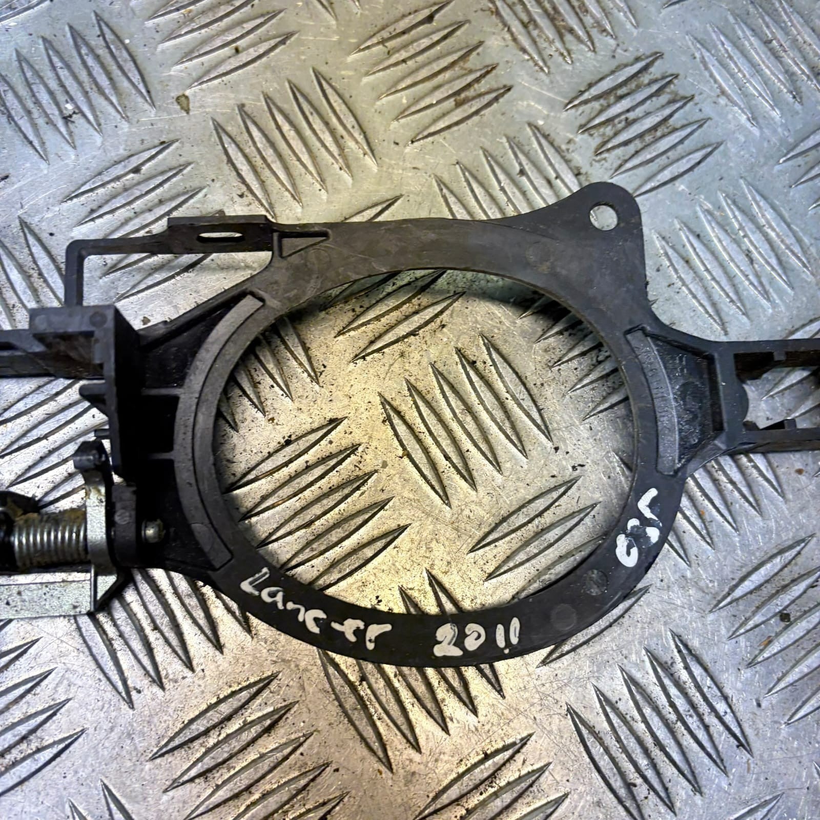 Mitsubishi Outlander NSRExternalDoorHandleSupportBracketAssembly 2011-2257828233