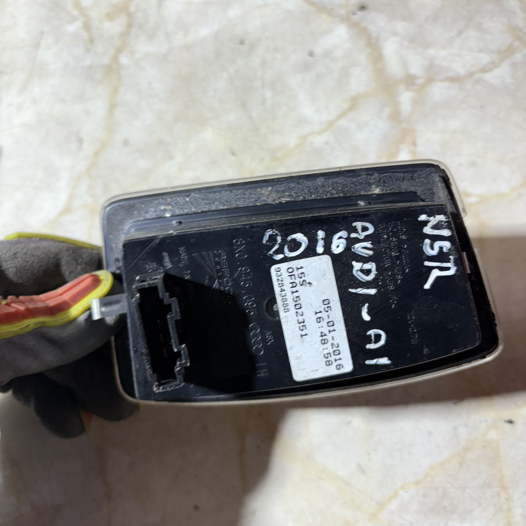 AUDI A1 2016 INTERIOR LIGHT REAR LEFT PASSENGER SIDE 8X0945095