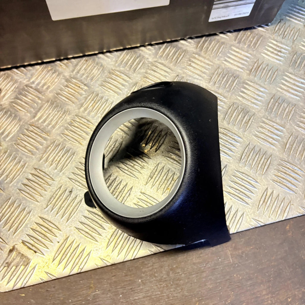 MINI Cooper R55 R56 R57 R58 R59 Right Driver Dash Air Vent Surround Trim 06-15