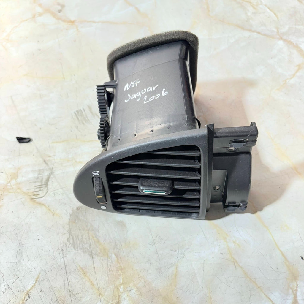 Jaguar x-type passenger side dash air vent assembly 2006
