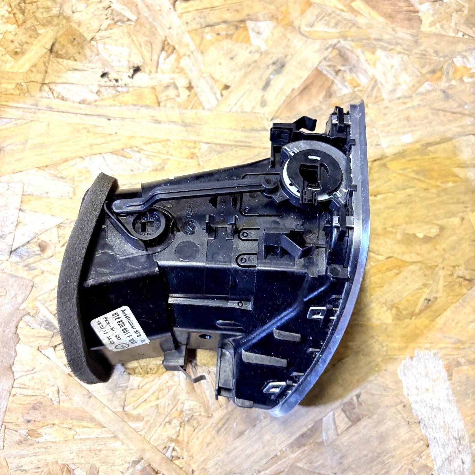 2014 AUDI A4 B8 PASSENGER FRONT DASHBOARD AIR VENT 8T2820901F