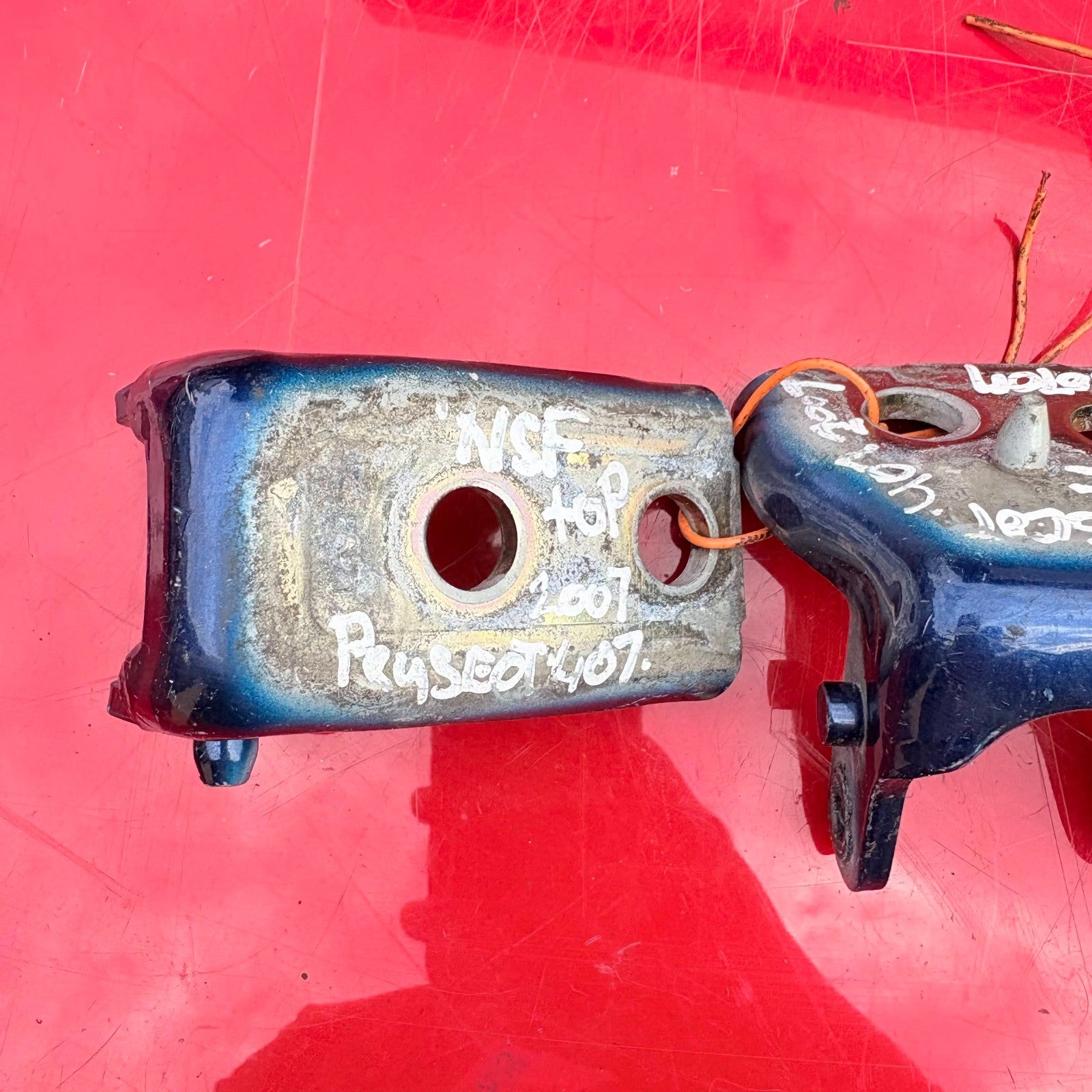 Peugeot 407 2007 DOOR HINGES TOP AND BOTTOM (FRONT PASSENGER)