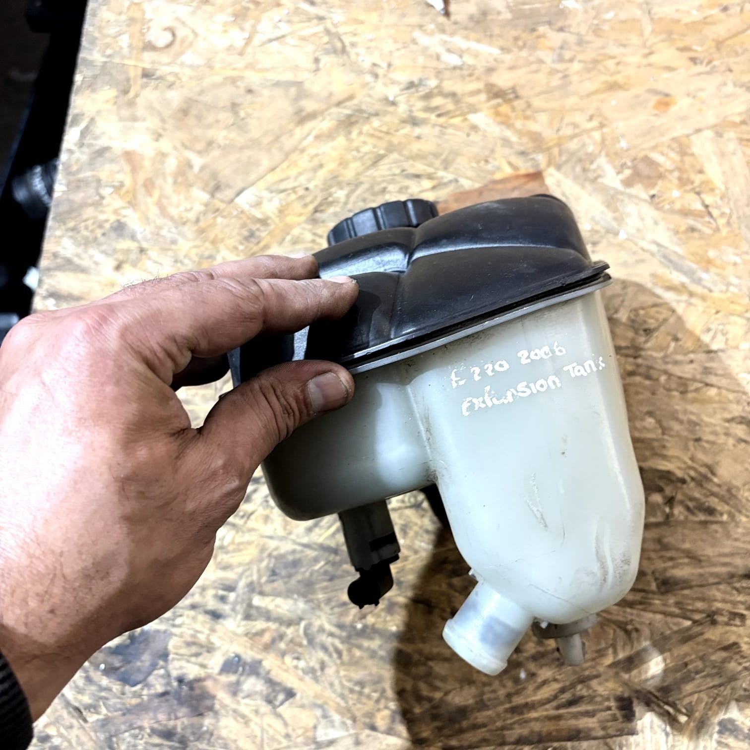 MERCEDES-BENZ E CLS Class W211 W219 Coolant Expansion Tank A2115000049 2006