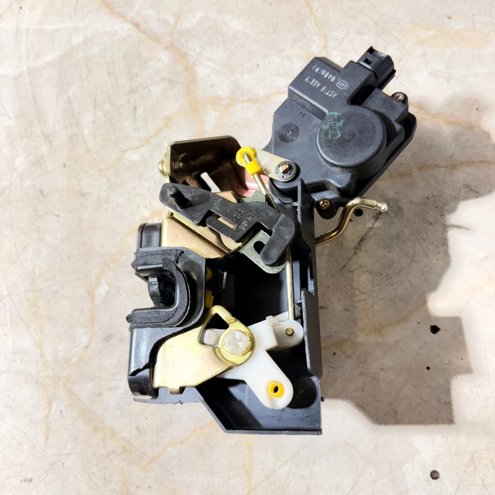 Hyundai Terracan 2001-2007 Rear Right Door Lock Latch Actuator 81420-H1020