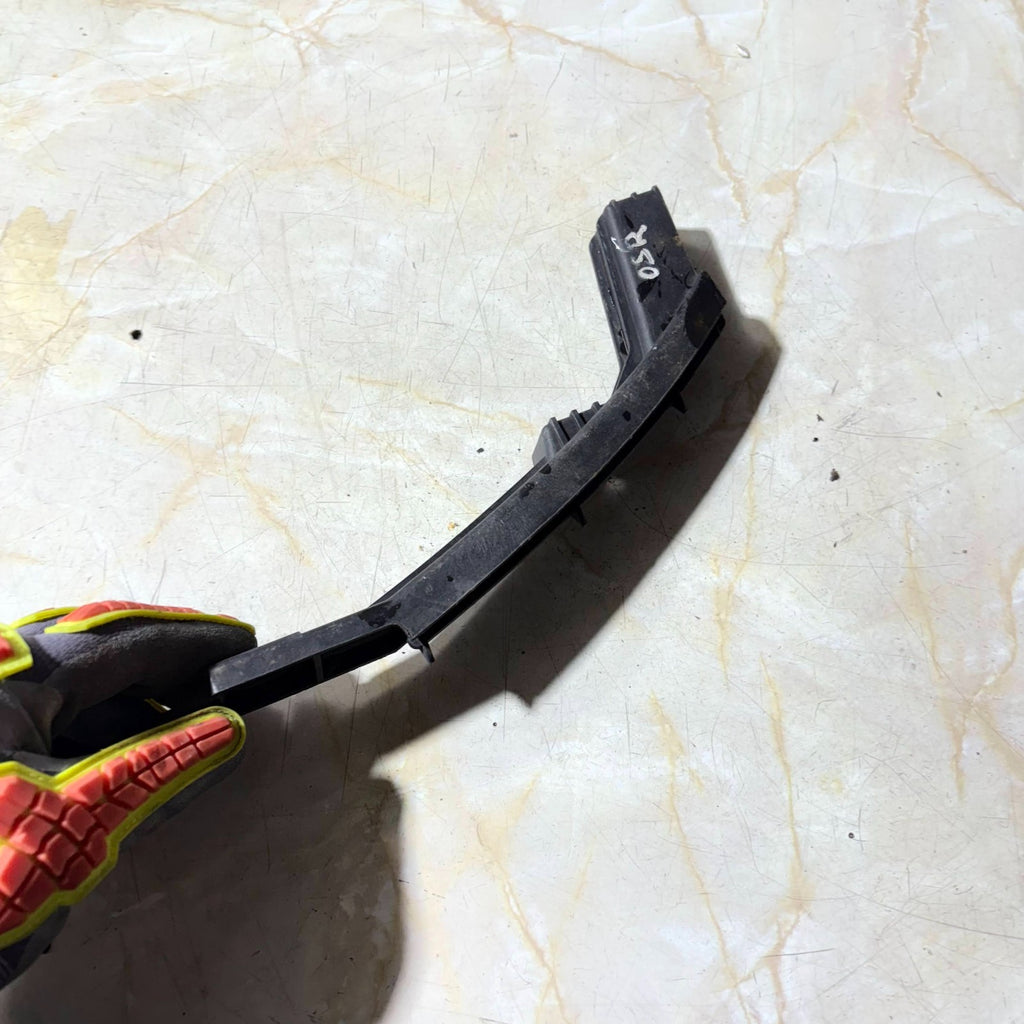 AUDI TT MK1 8N9 2000-2006 REAR RIGHT BUMPER GUIDE BRACKET 8N0807454