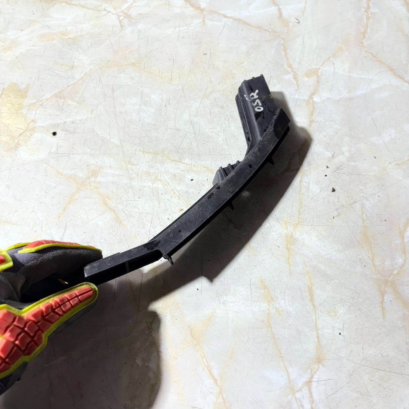 AUDI TT MK1 8N9 2000-2006 REAR RIGHT BUMPER GUIDE BRACKET 8N0807454