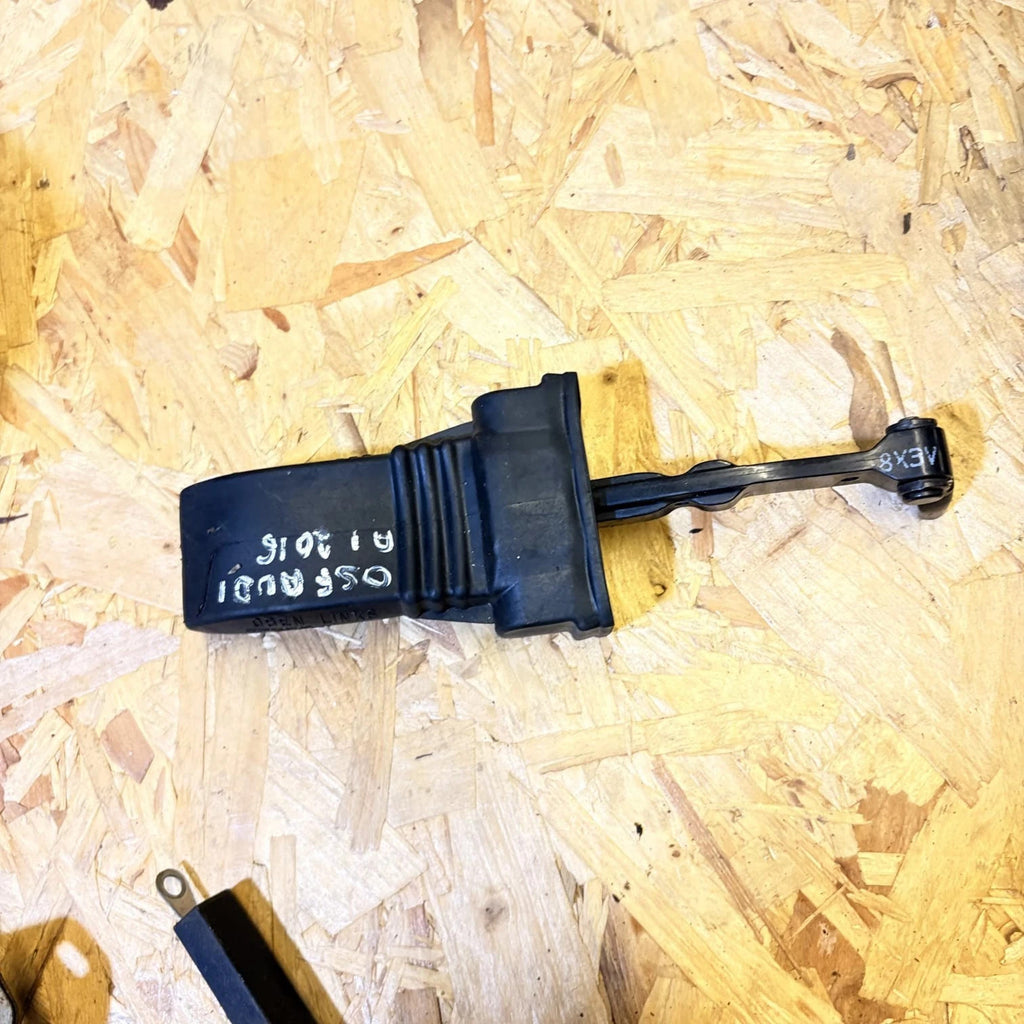 Audi Q5 8R Door Brake Stopper Check Strap Driver Front 8R0839249 2016