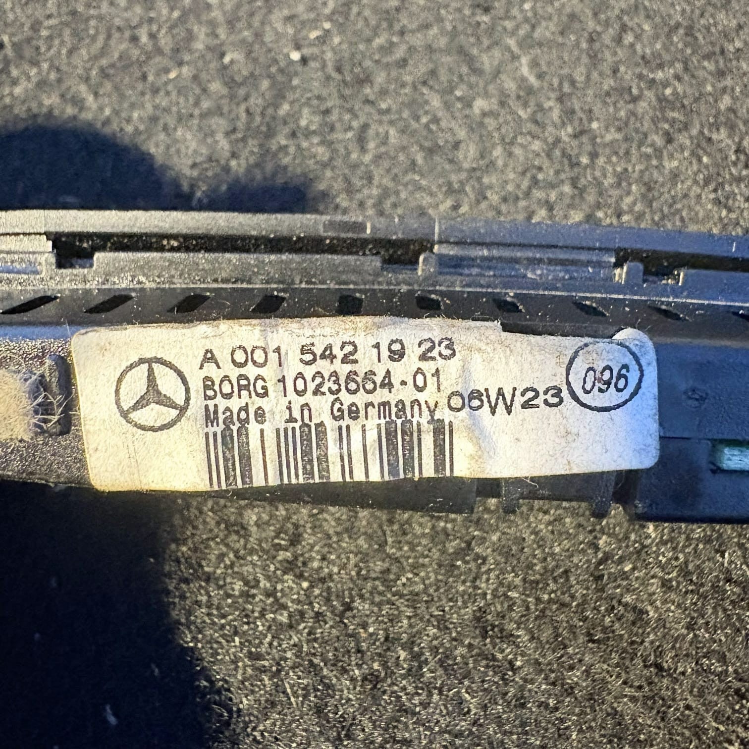 MERCEDES E CLASS REAR PARKING SENSOR DISPLAY A0015421923