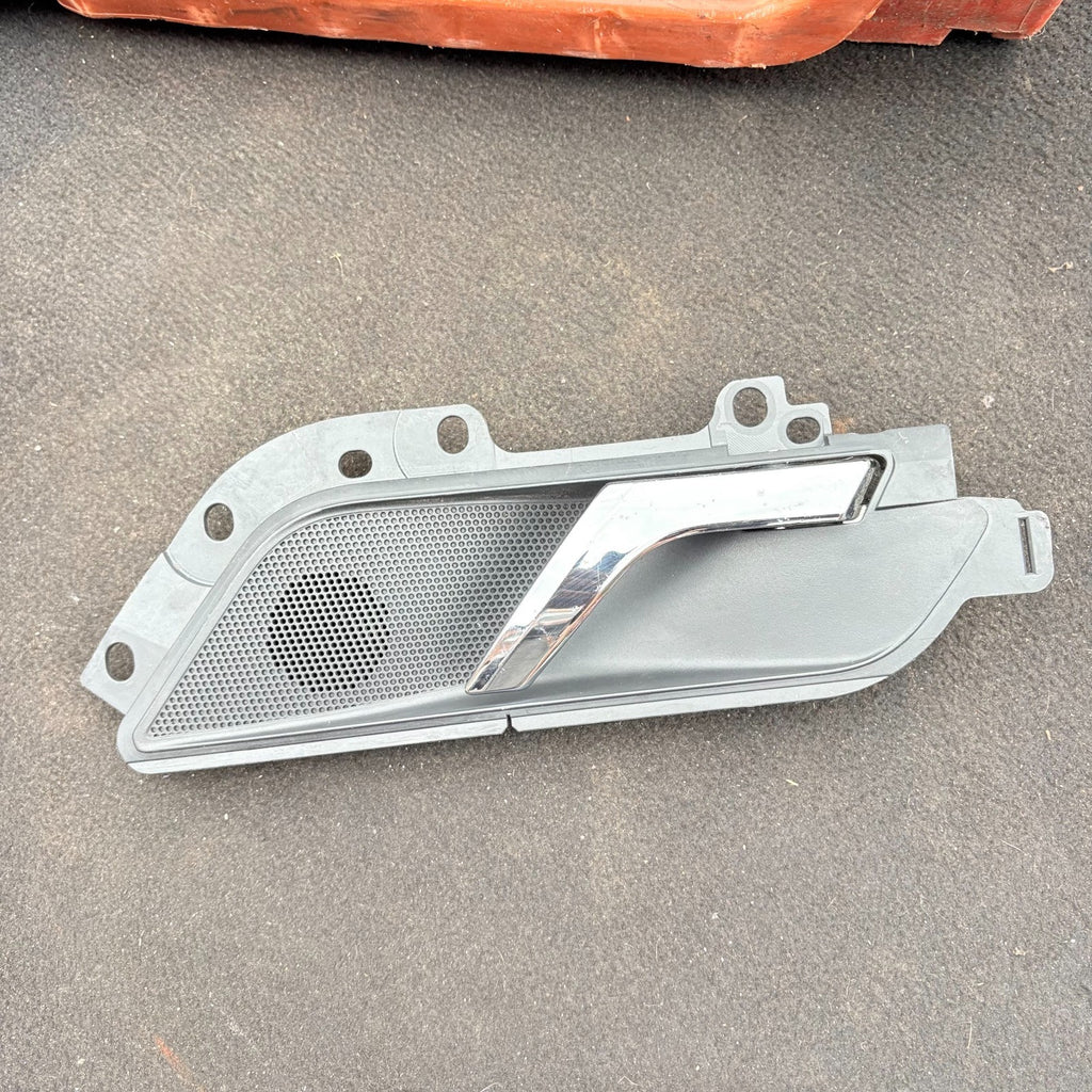 Skoda Rapid Front Left Inner Door Handle With Speaker 5JB867011A