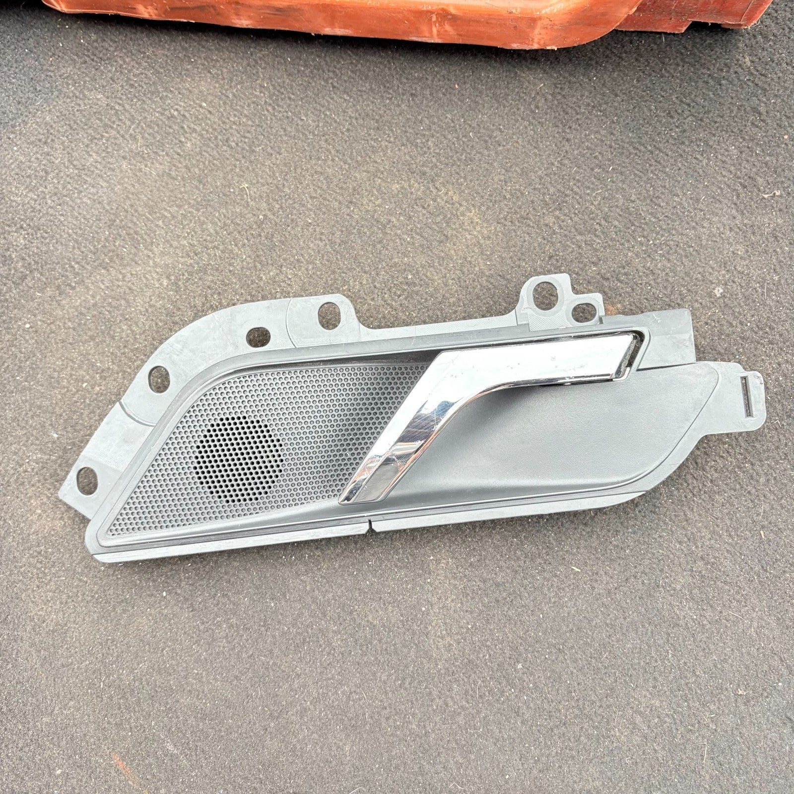 Skoda Rapid Front Left Inner Door Handle With Speaker 5JB867011A