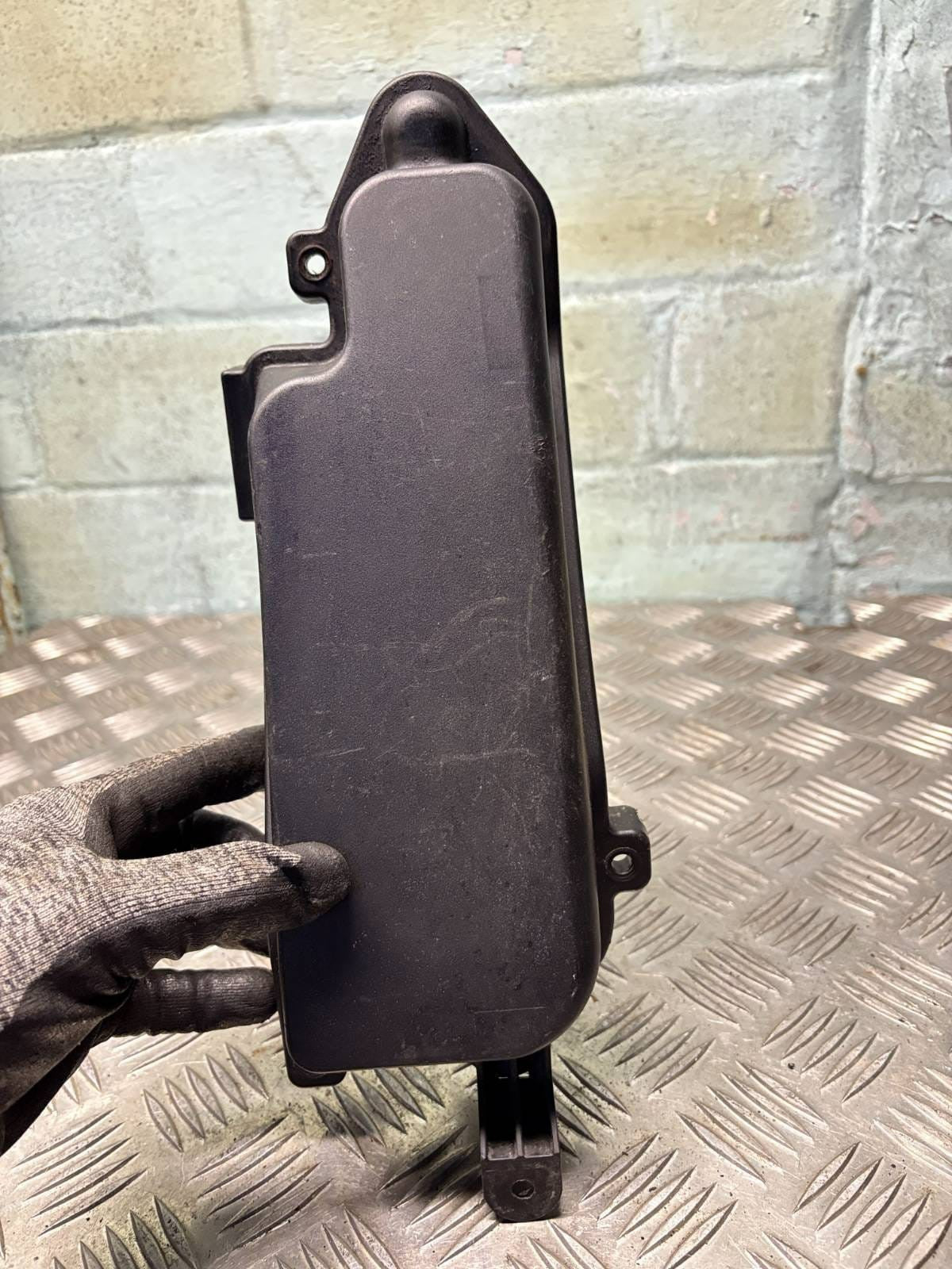 06-15 LEXUS IS250 IS350 ECU ENGINE COMPUTER ACCESS COVER LID 7154-8679-30 (AL)