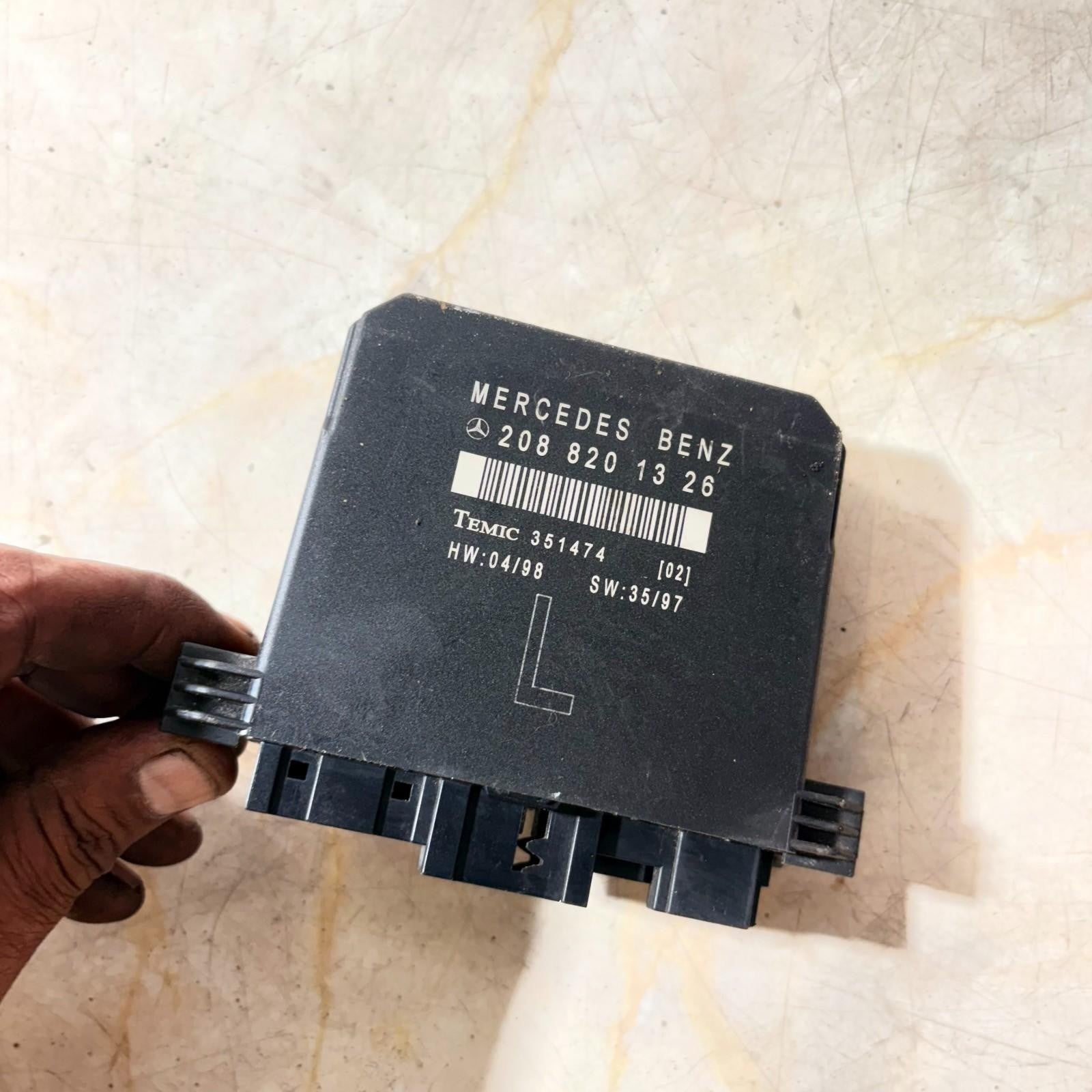 MERCEDES BENZ C250 FRONT LEFT SIDE DOOR CONTROL MODULE ECU 2088201326
