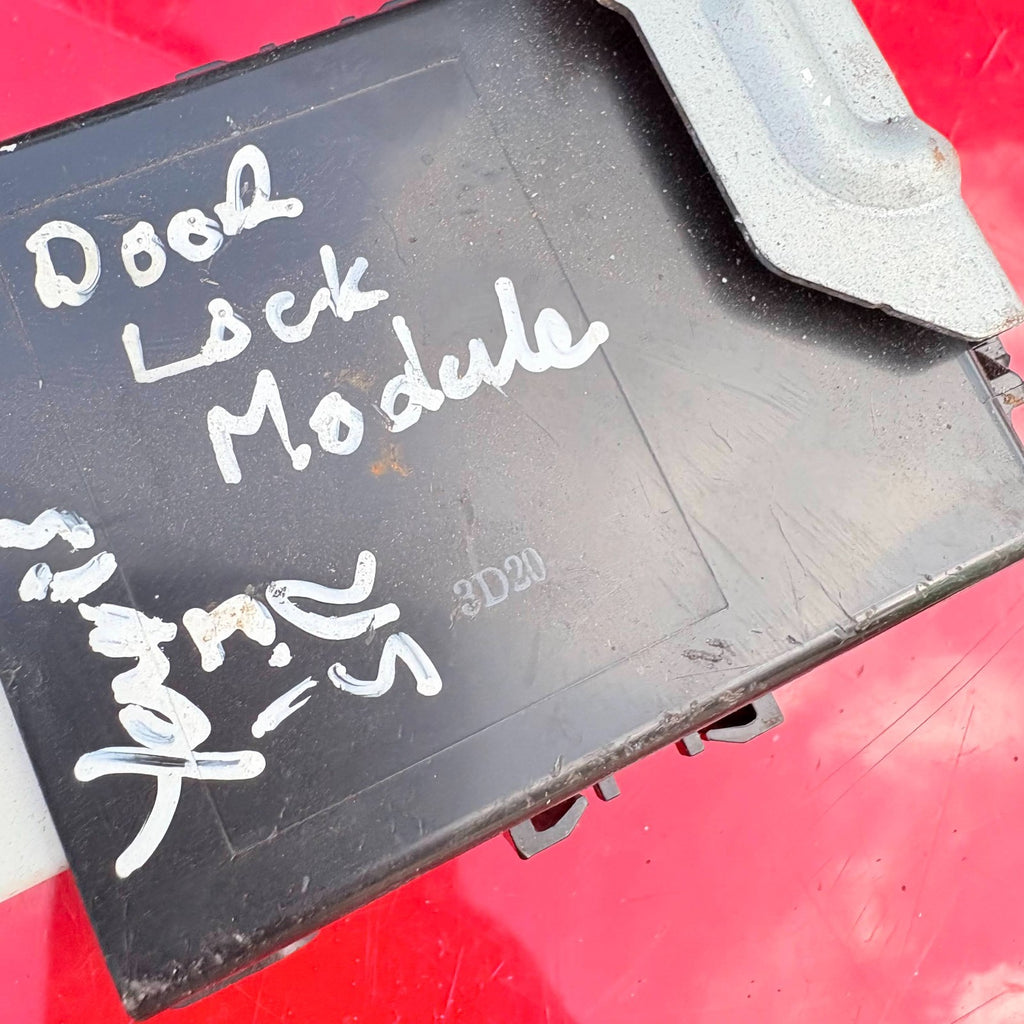 TOYOTA YARIS 1.3 SR DOOR CONTROL MODULE DCM 85980-00030 1999-2005