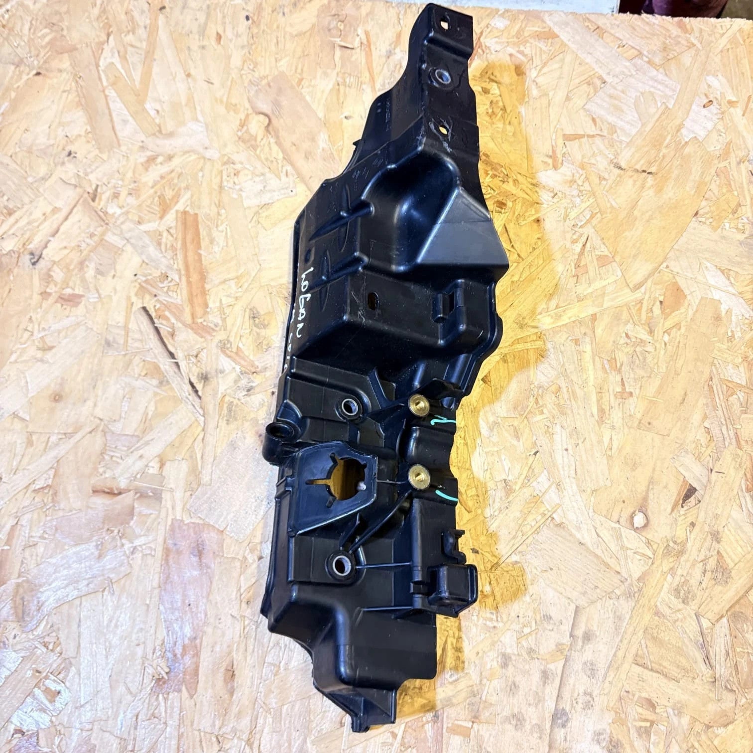 2017 MERCEDES-BENZ A CLASS W176 A180 INJECTOR COVER 175B11122R 3 175815400R