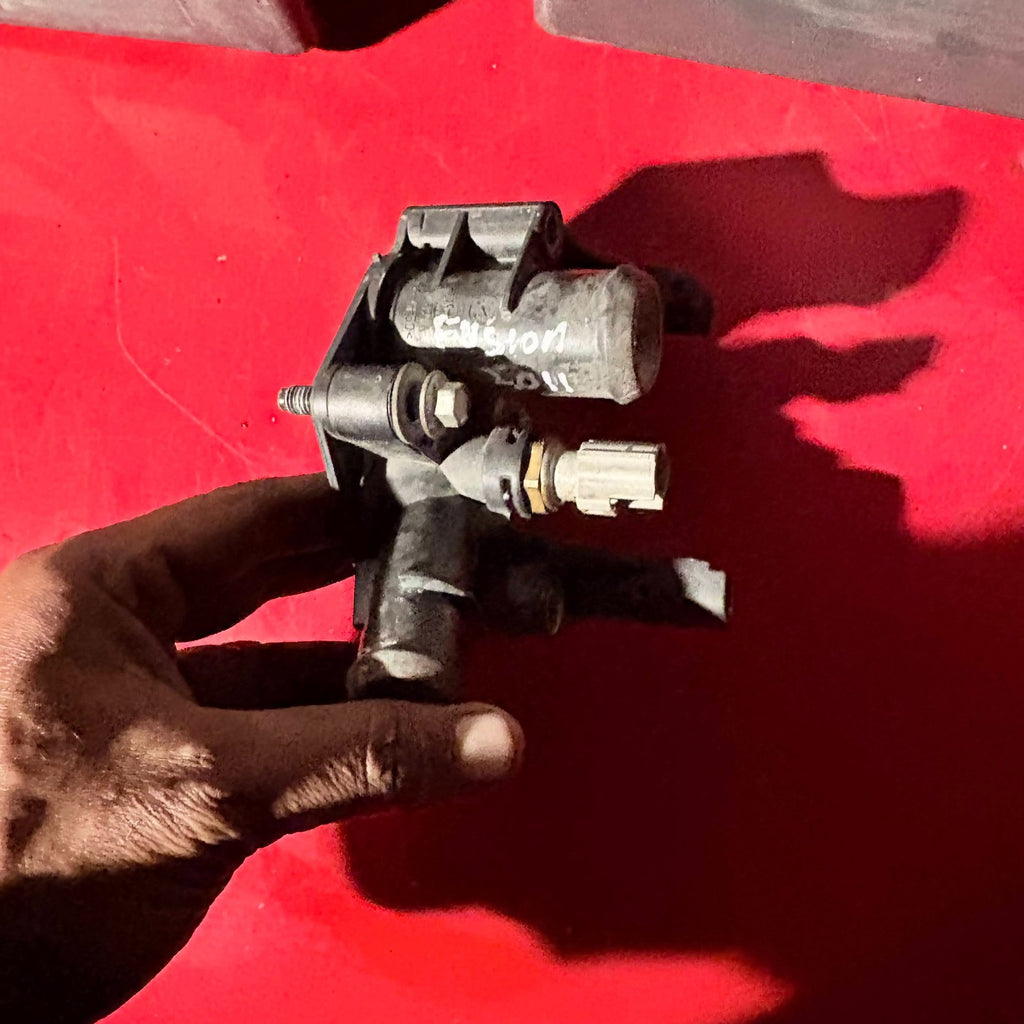 Thermostat housing Ford Fusion