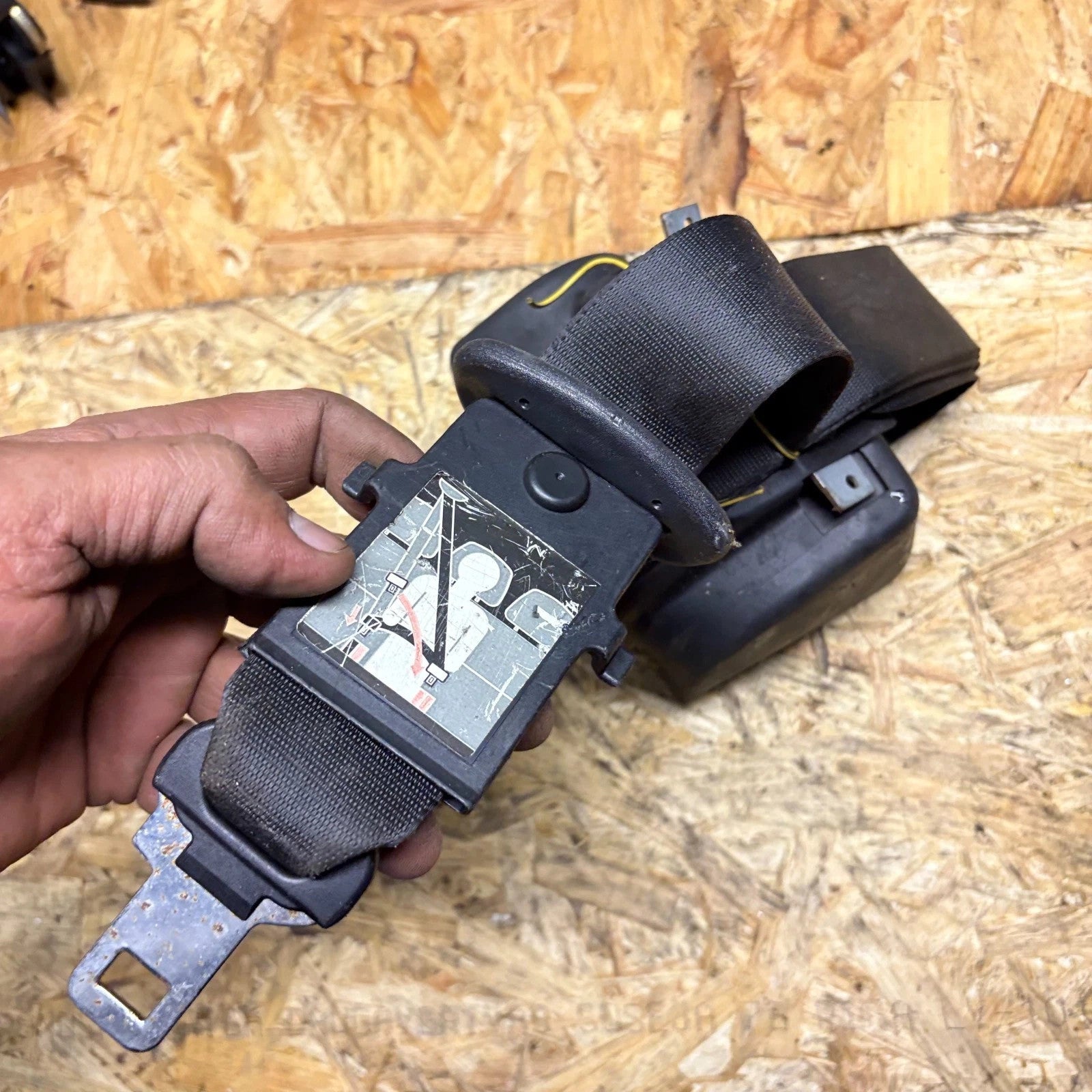 Mitsubishi Shogun Pinin 5DR Rear Middle Centre Seat Belt MN148169 2001-06