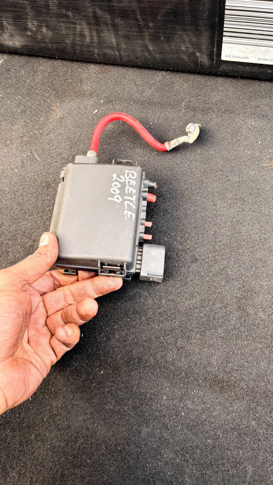 VOLKSWAGEN BEETLE BATTERY TERMINAL FUSE BOX 2003-2010