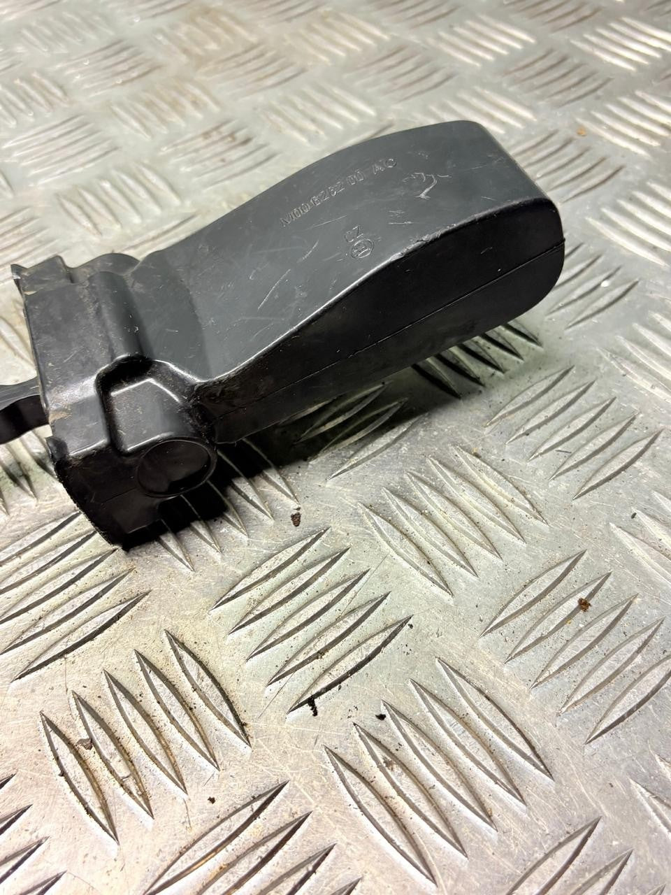 SKODA ROOMSTER SCOUT DOOR CHECK STRAP HINGE PASSENGER FRONT NSF 2014