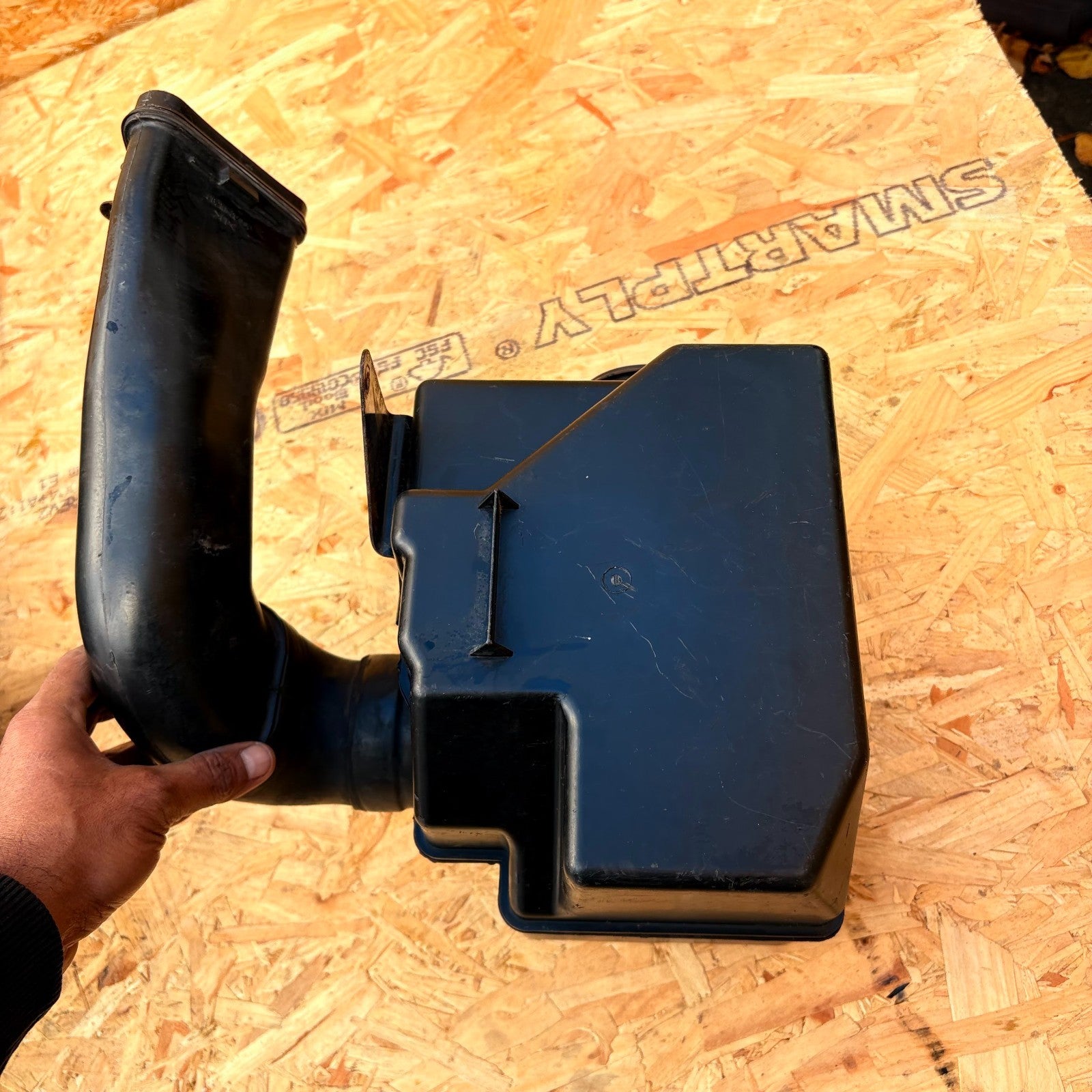 HYUNDAI TIBURON 2003-2008 AIR FILTER BOX CLEANER HOUSING 282102C100