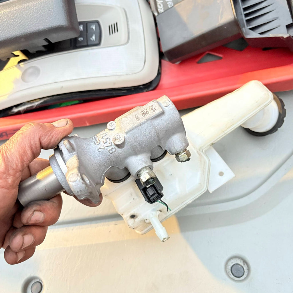 Nissan Pulsar 2014-2018 Brake Master Cylinder & Tank