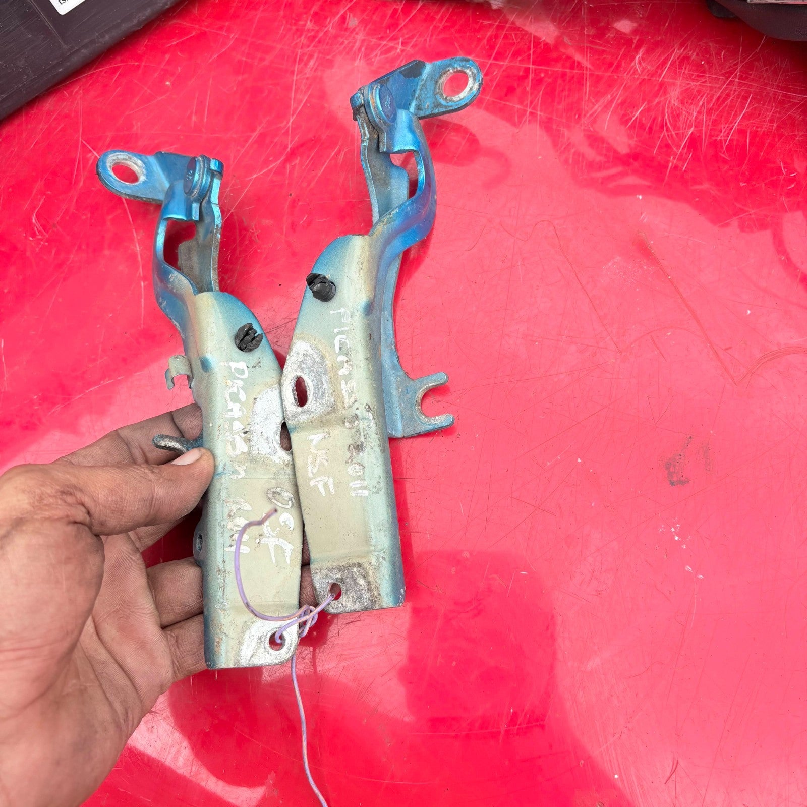 2007-2013 CITROEN C3 PICASSO BONNET HINGES (PAIR) IN BLUE 9681470380