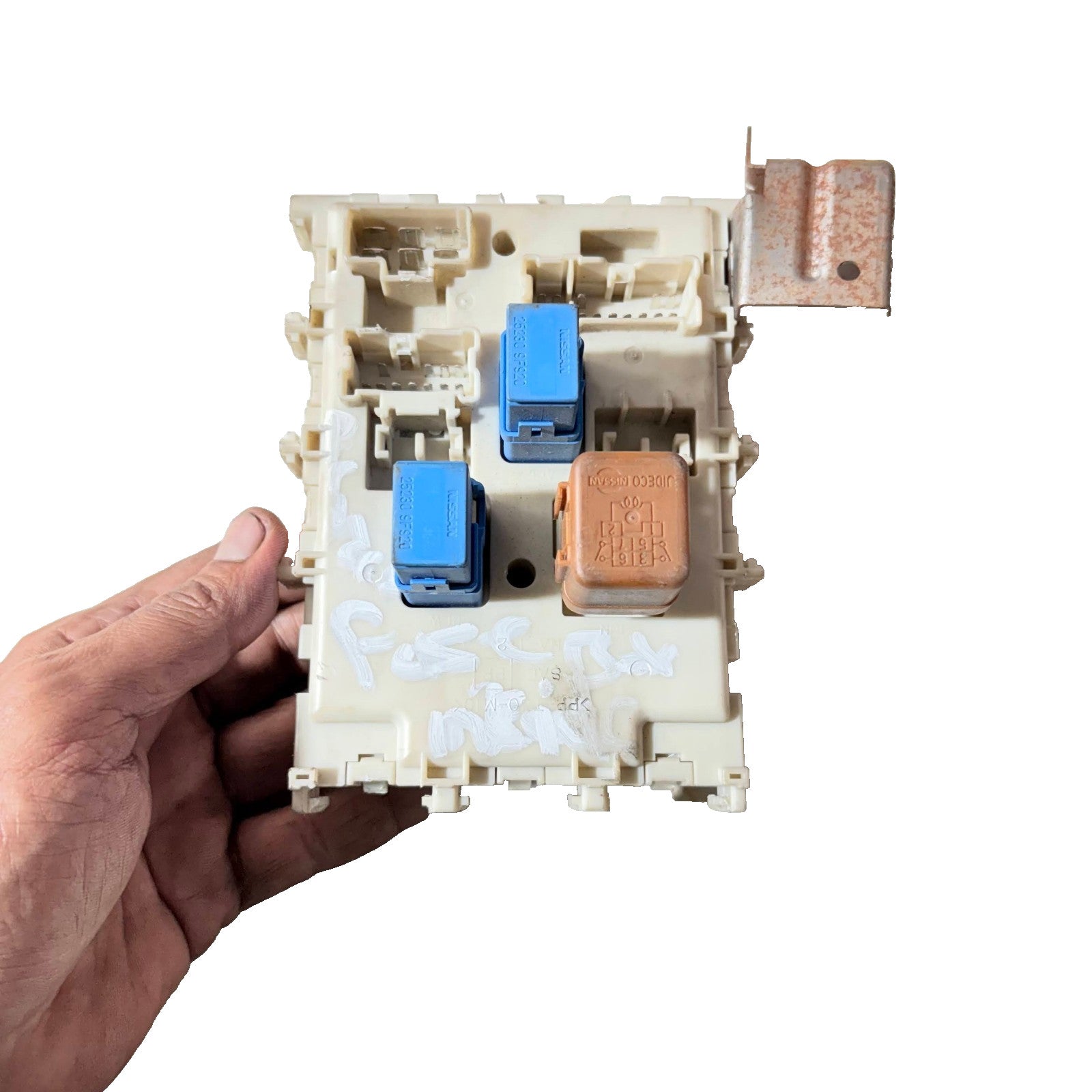 NISSAN PRIMERA FUSE BOX 24350-AV700 2001-2008