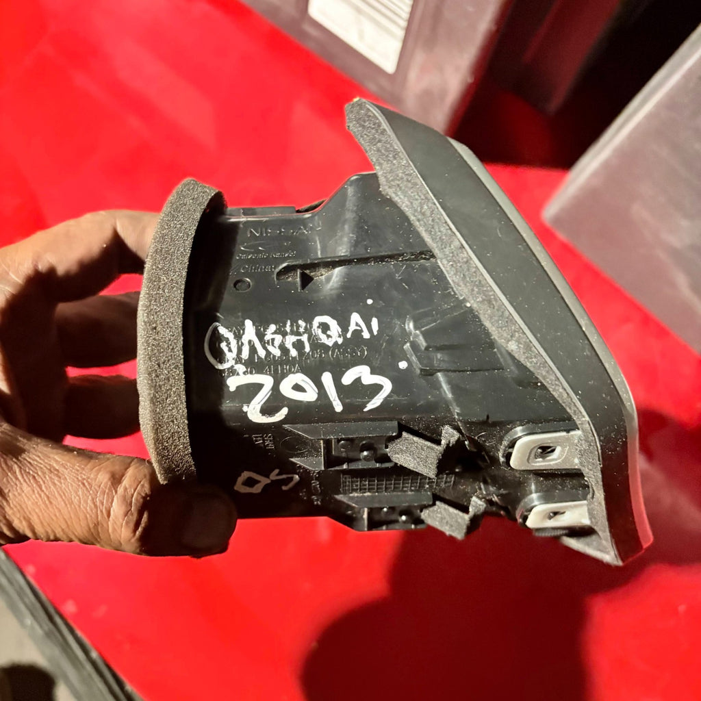 Nissan Qashqai 2013 Front Right Driver Side dashboard air vent