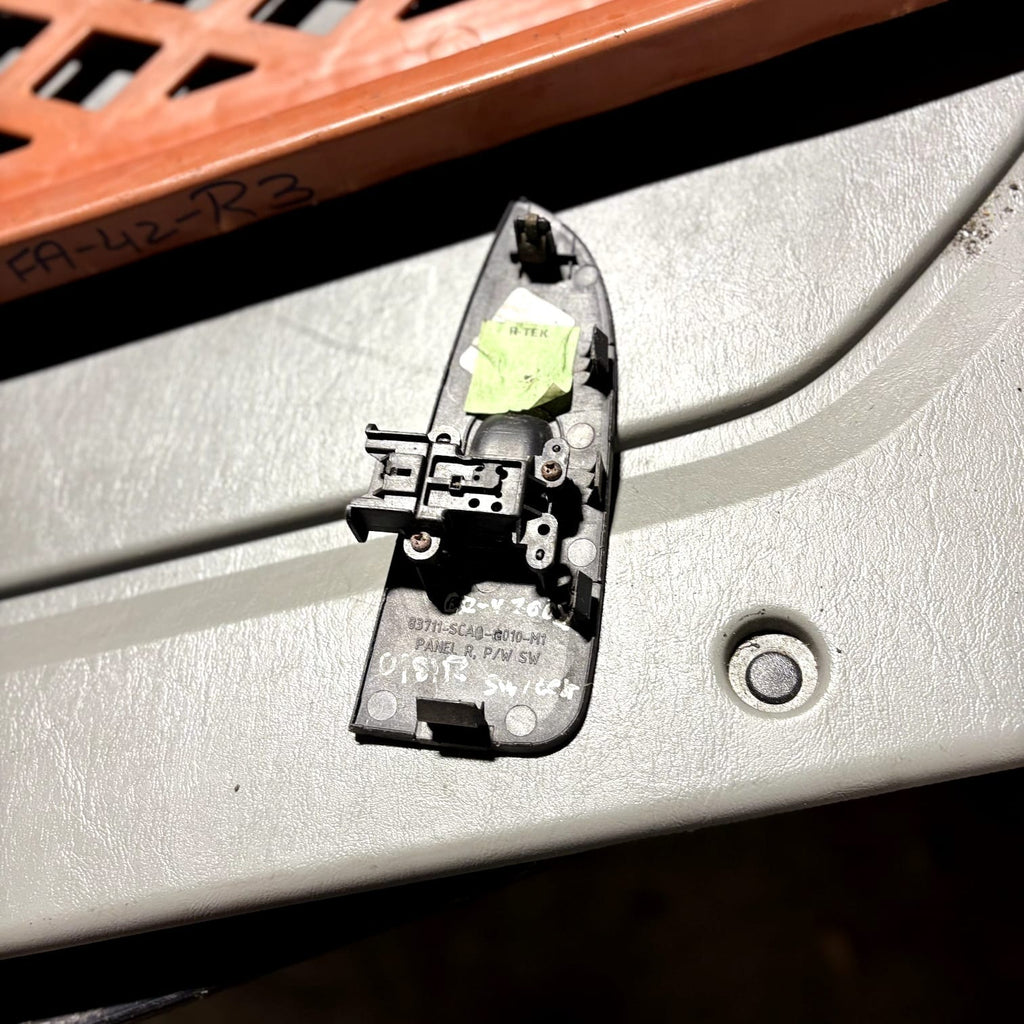 Honda Crv Driver rear Side Window Switch 83711-SCA-G010-M1 2002