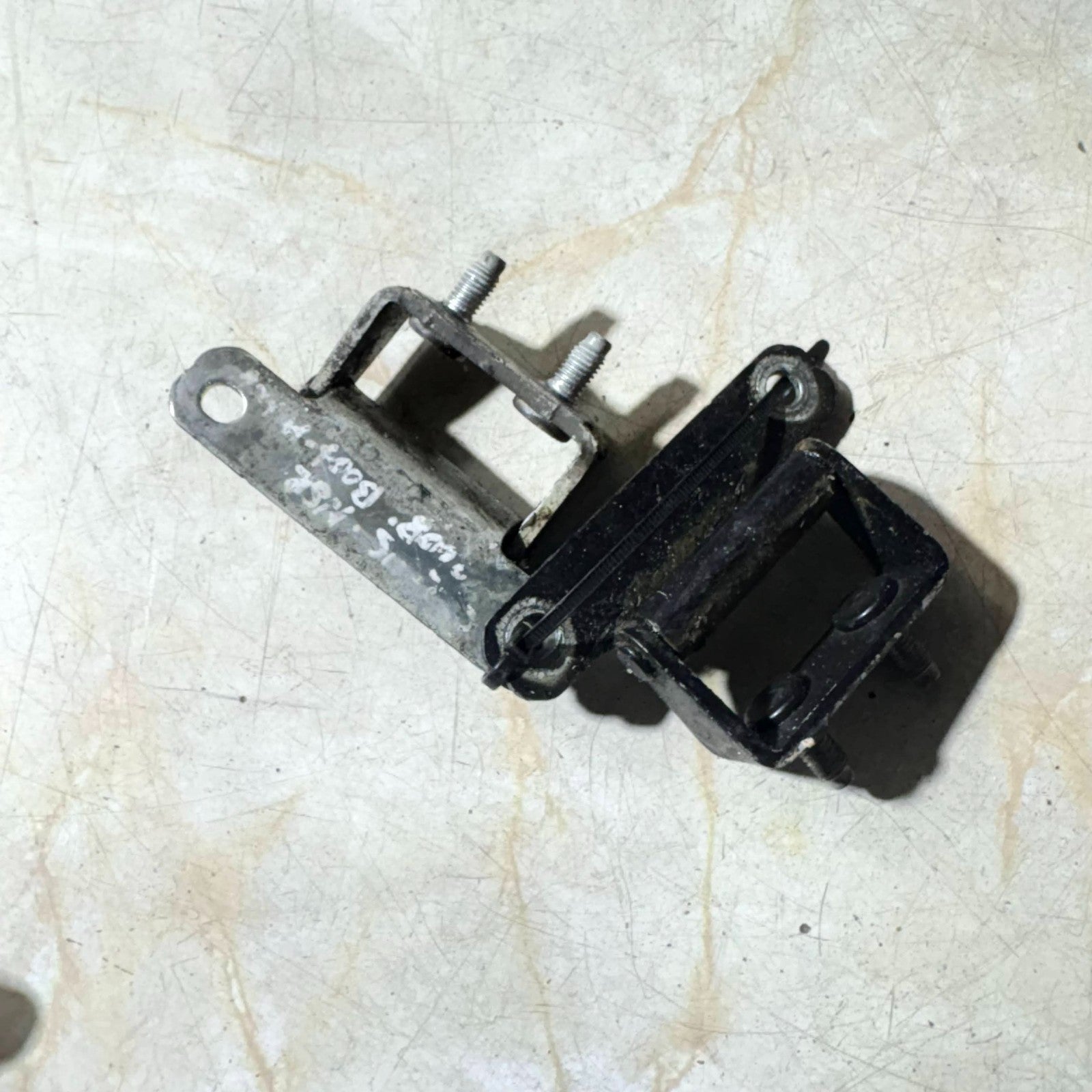 Kia Carens Left Rear Passenger Side Hood Hinges