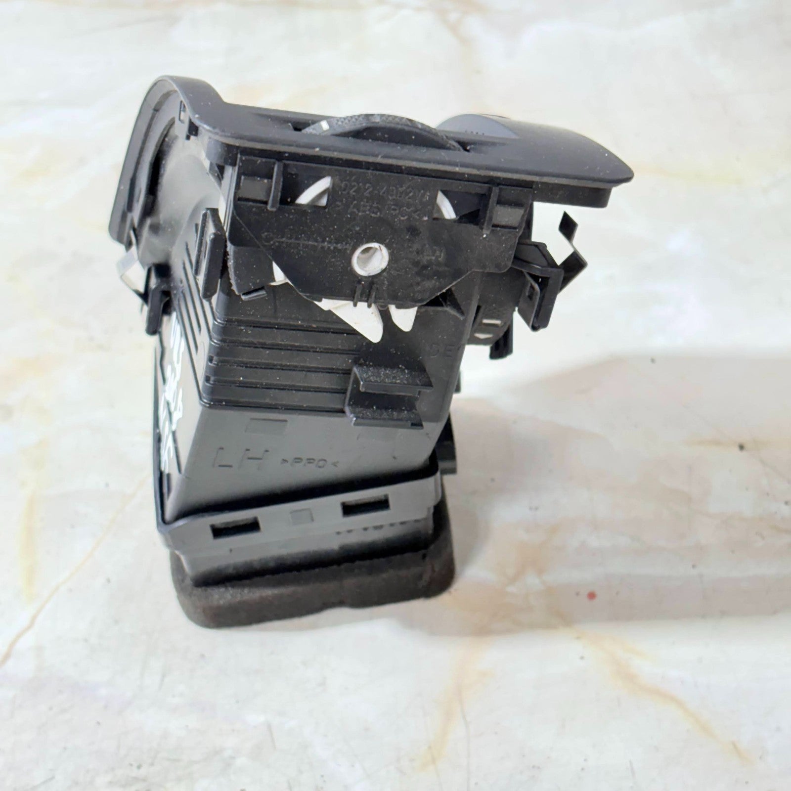 SKODA OCTAVIA VRS 2008 NSF DASH AIR VENT FRONT PASSENGER SIDE 1Z0 819 701