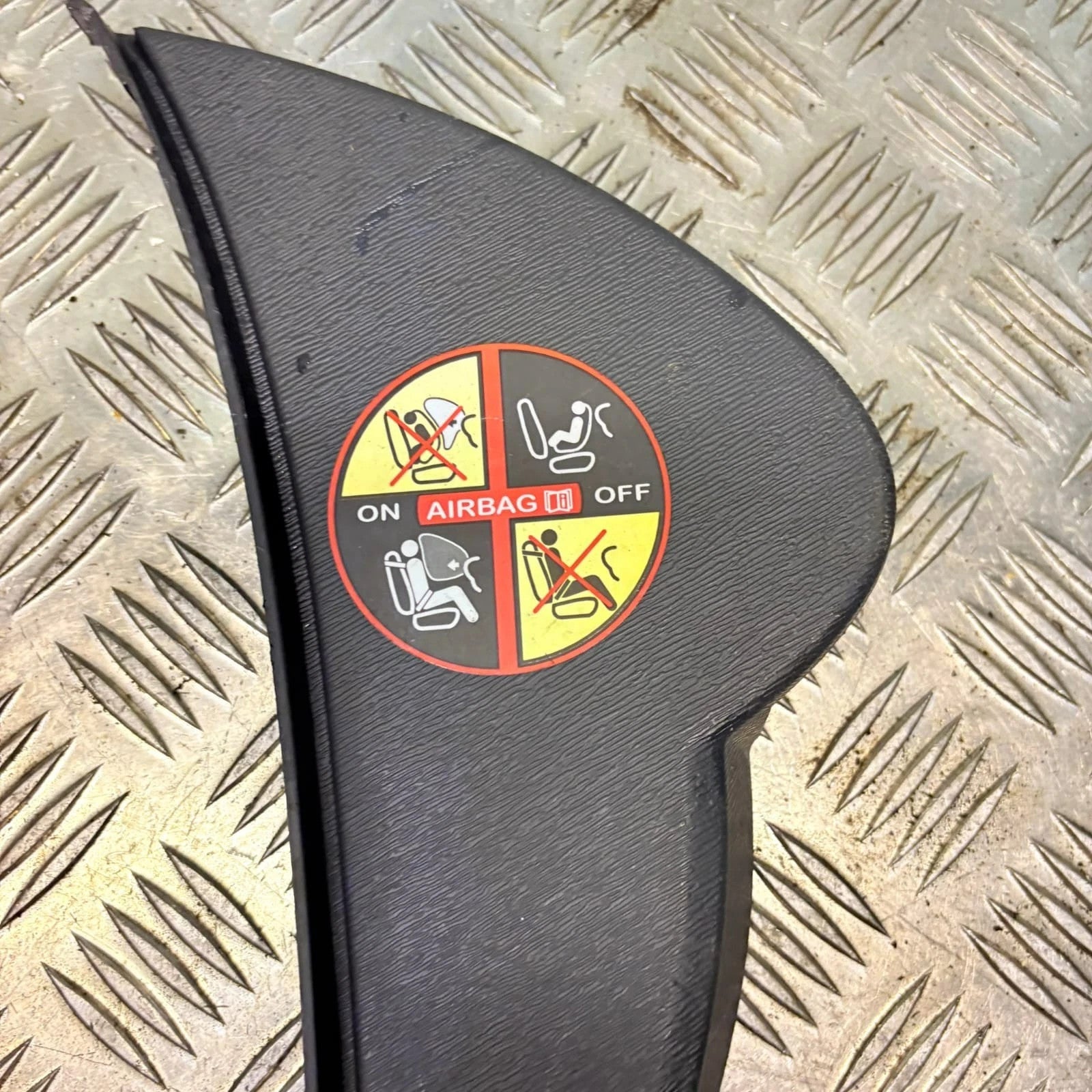 RENAULT TWINGO MK2 GT 2007-2014 DASH END TRIM (PASSENGERS SIDE) 8200510233