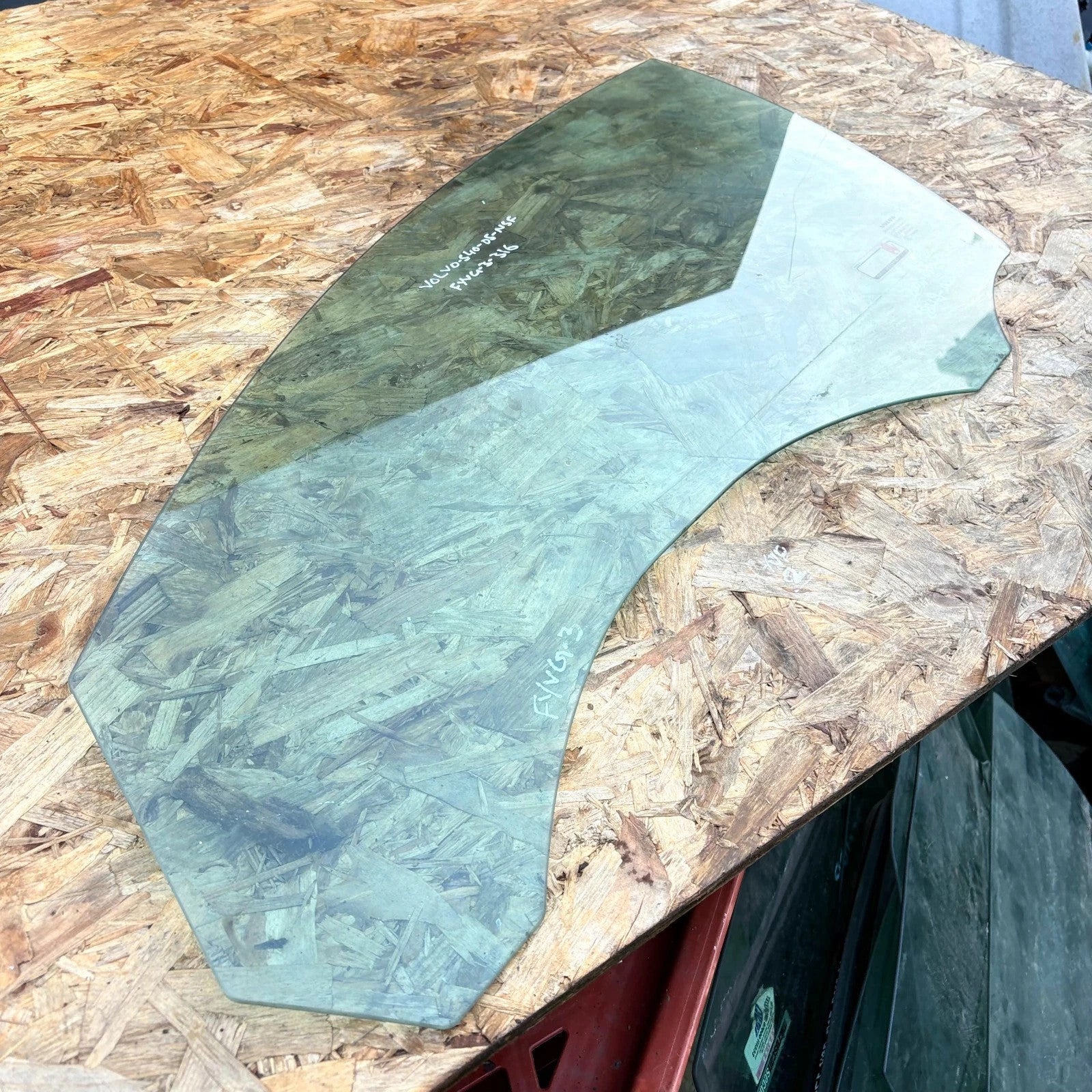 Volvo S40 Door-Drop Glass Front Left Passenger Side