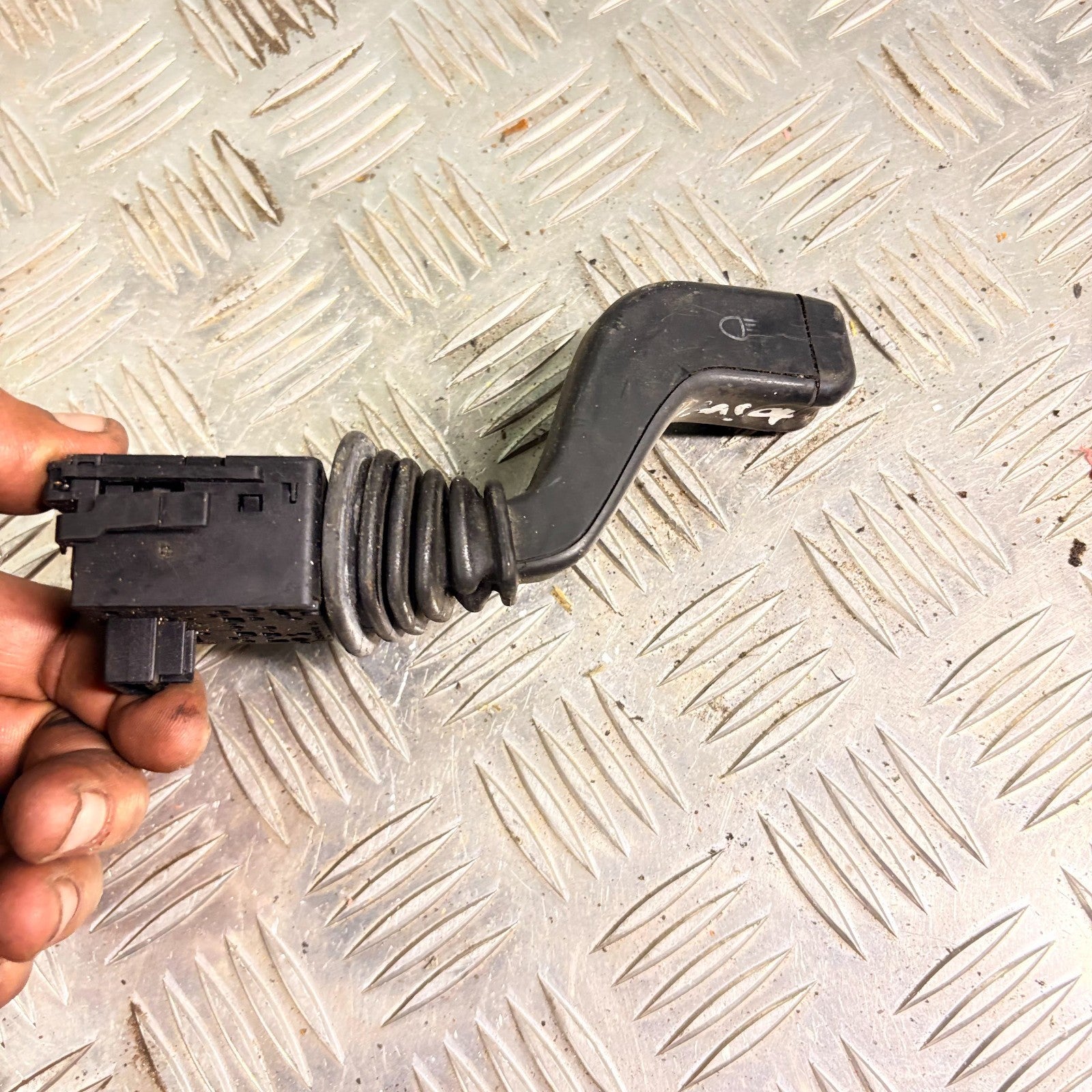 Vauxhall Corsavan indicator control stalk 09185417 2001-2006