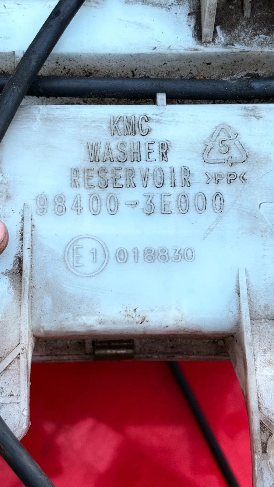 Kia Sorento 2002-2009 Windscreen Washer Bottle Reservoir Tank 984003E000
