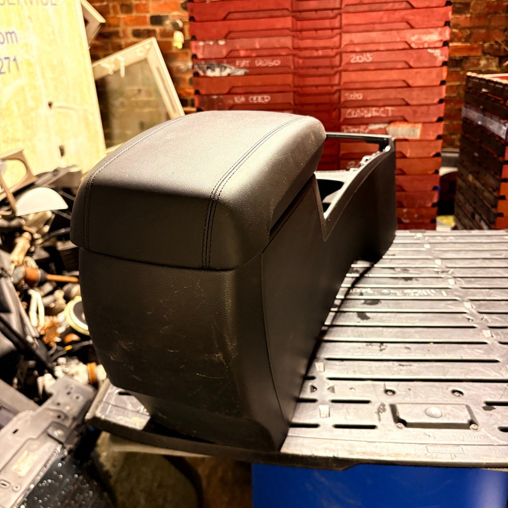SSANGYONG TIVOLI X100 2015-2019 RHD CENTRE CONSOLE ARMREST STORAGE 77911-35500