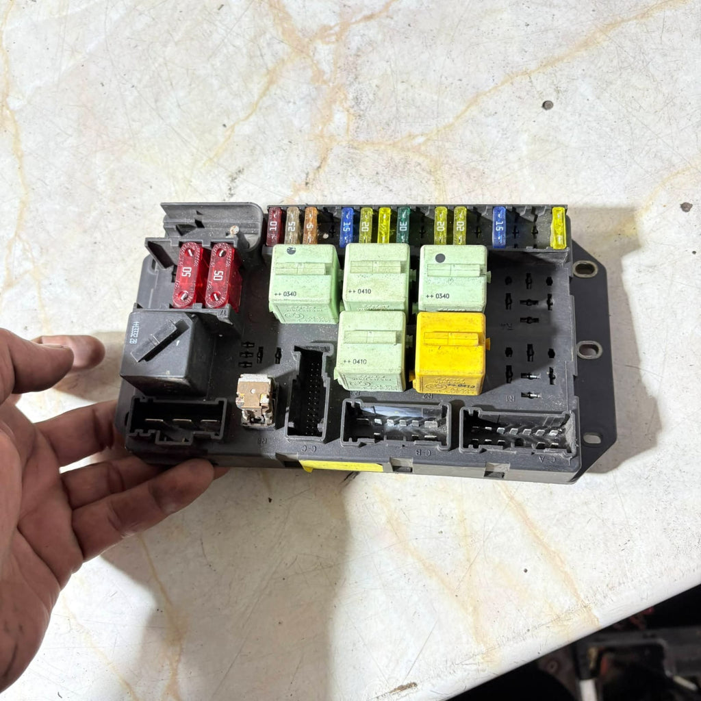 Land Rover L322 Driver rear Fuse Box YQE500290 Ref HG54 2009