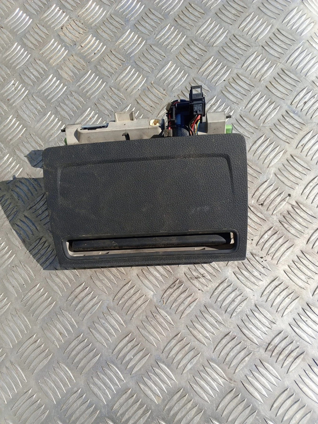 AUDI A3 8V ALPINE CENTRAL INFORMATION DISPLAY SCREEN 8V0857273M