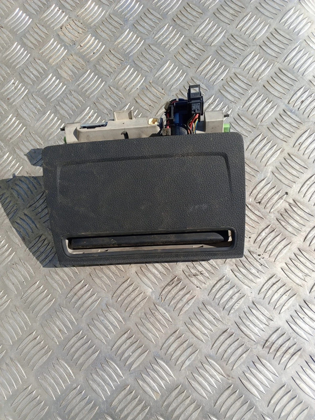 AUDI A3 8V ALPINE CENTRAL INFORMATION DISPLAY SCREEN 8V0857273M