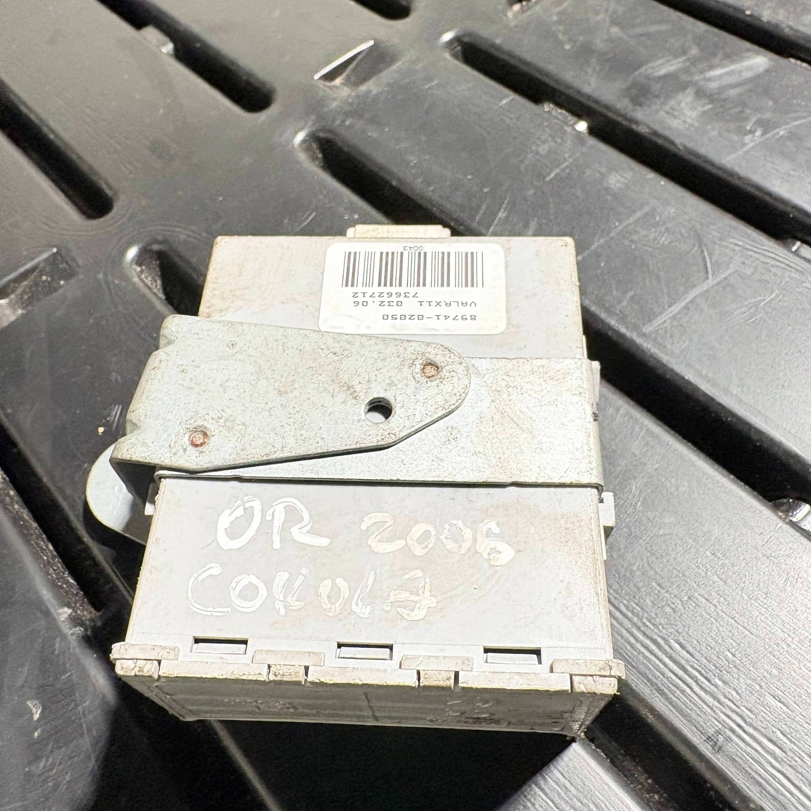 2000-2006 TOYOTA COROLLA ECU CENTRAL LOCKING CONTROL MODULE 89741-02050