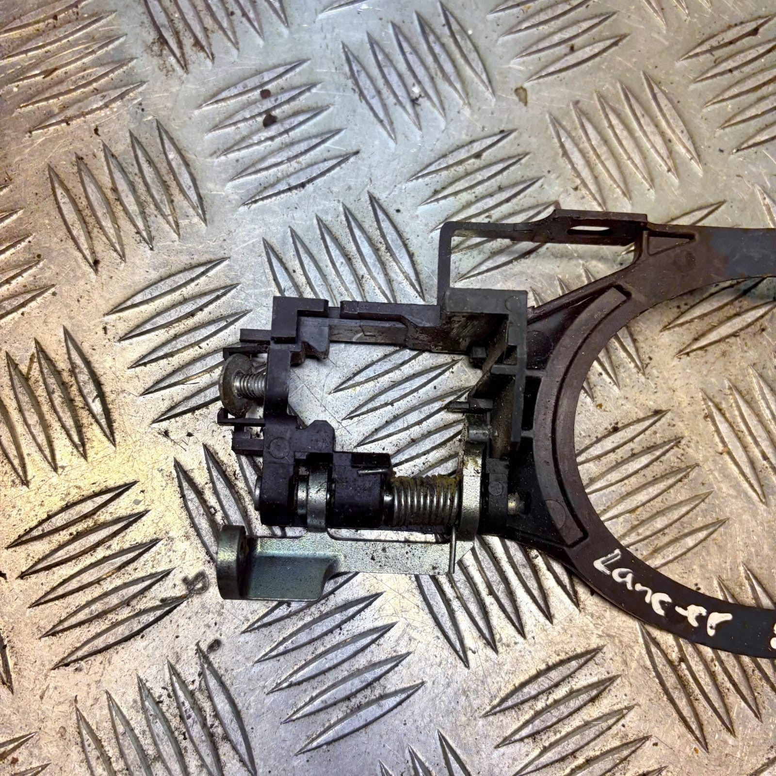 Mitsubishi Outlander NSRExternalDoorHandleSupportBracketAssembly 2011-2257828233