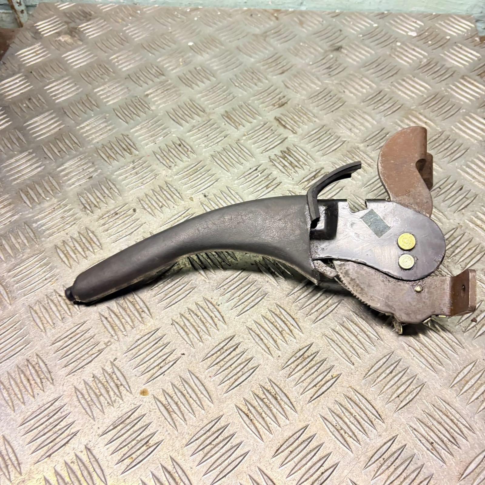 2004 Mitsubishi Shogun Emergency Parking Brake Handle Lever Assy Control